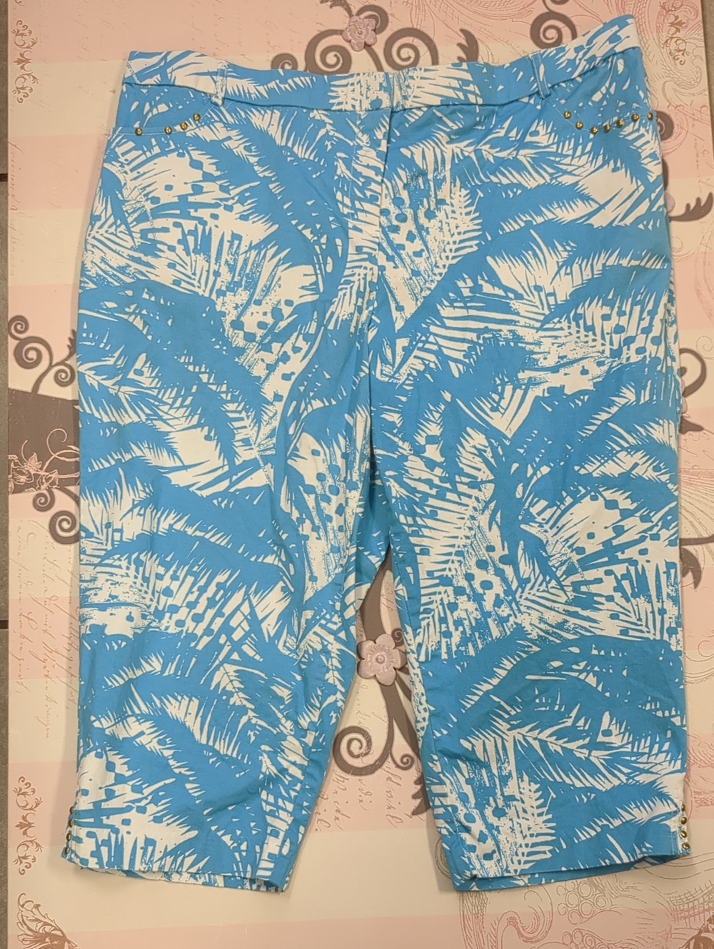 Coral Bay Blue and White Palm-Print Capris